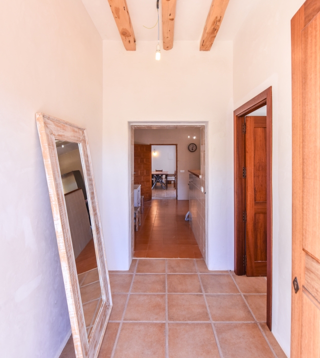 Resa Estate finc for sale Ibiza santa gertrudis te koop spanje hallway 2.jpg